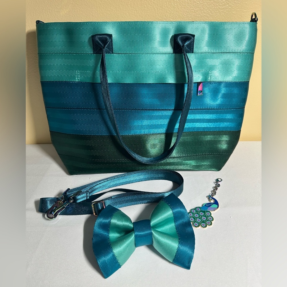 Harveys Seatbelt Peacock Tote